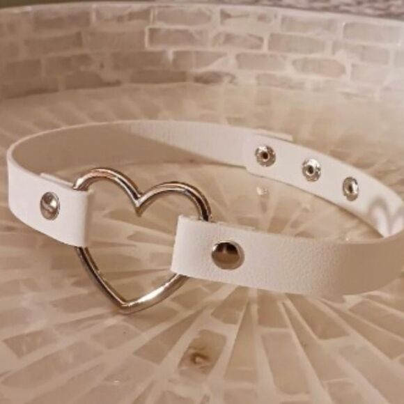 White Heart Shaped Choker Necklace, Silver Heart Pendant Choker - Picture 4 of 10